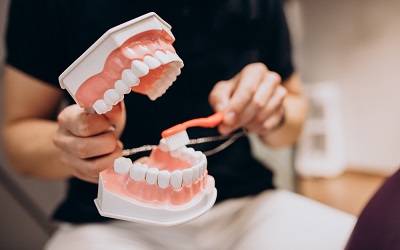 Уход за зубными протезами - Стоматология «Линия Улыбки»