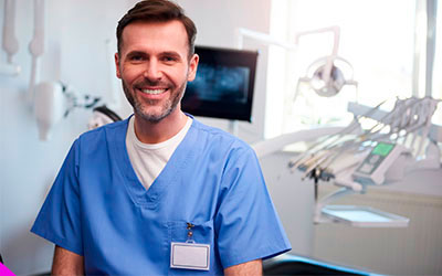 Зубные протезы на имплантах - Стоматология «Линия Улыбки»