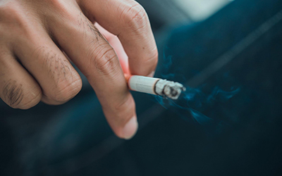 Курильщики чаще всего страдают от стоматита - Стоматология Линия Улыбки