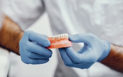 Недостатки нейлоновых зубных протезов - Стоматология «Линия Улыбки»