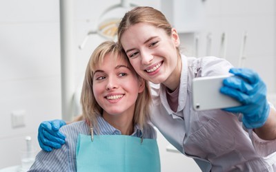 Антибиотики после имплантации зуба - Стоматология «Линия Улыбки»