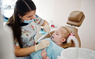 Больно ли лечить молочные зубы - Стоматология «Линия Улыбки»
