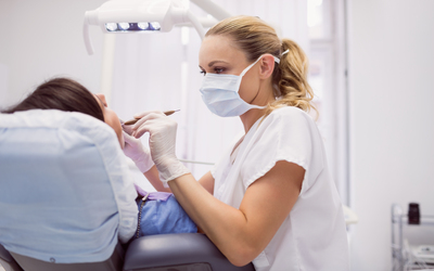 Удаление зубного камня - Стоматология «Линия Улыбки»