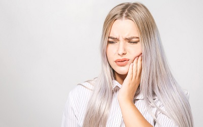 На какие проблемы может указывать лихорадка после вырывания зуба мудрости - Стоматология Линия Улыбки
