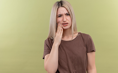 Появляется боль при надавливании на запломбированный зуб - Стоматология Линия Улыбки