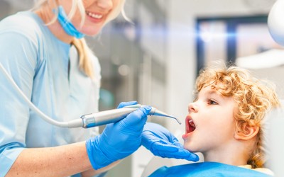 Техника лечения зубов - Стоматология «Линия Улыбки»