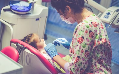 Удаление молочных зубов у детей - Стоматология Линия Улыбки
