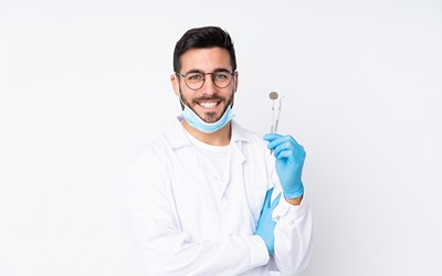 Уход за зубами после имплантации - Стоматология «Линия Улыбки»