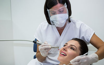 Удаление зубного камня - Стоматология «Линия Улыбки»